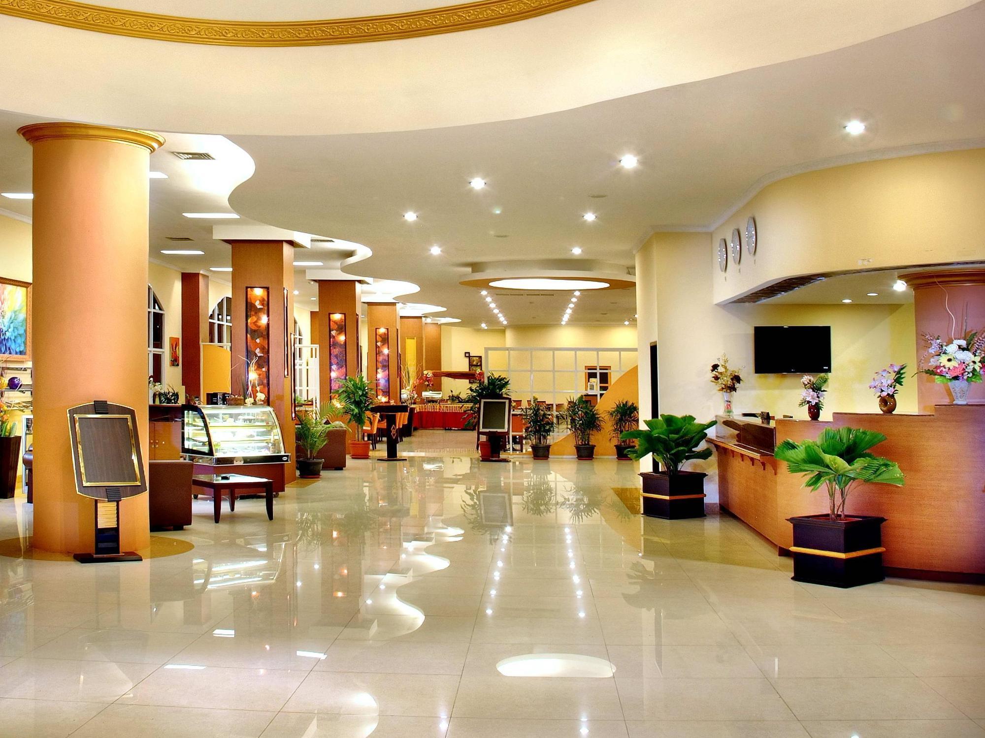 ASTON Niu Manokwari Hotel&Conference Center Exterior foto