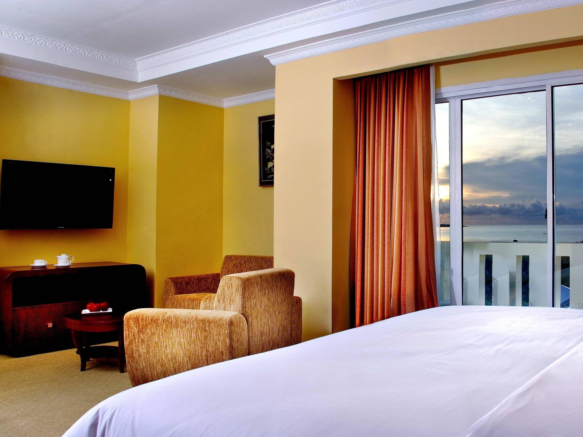 ASTON Niu Manokwari Hotel&Conference Center Exterior foto