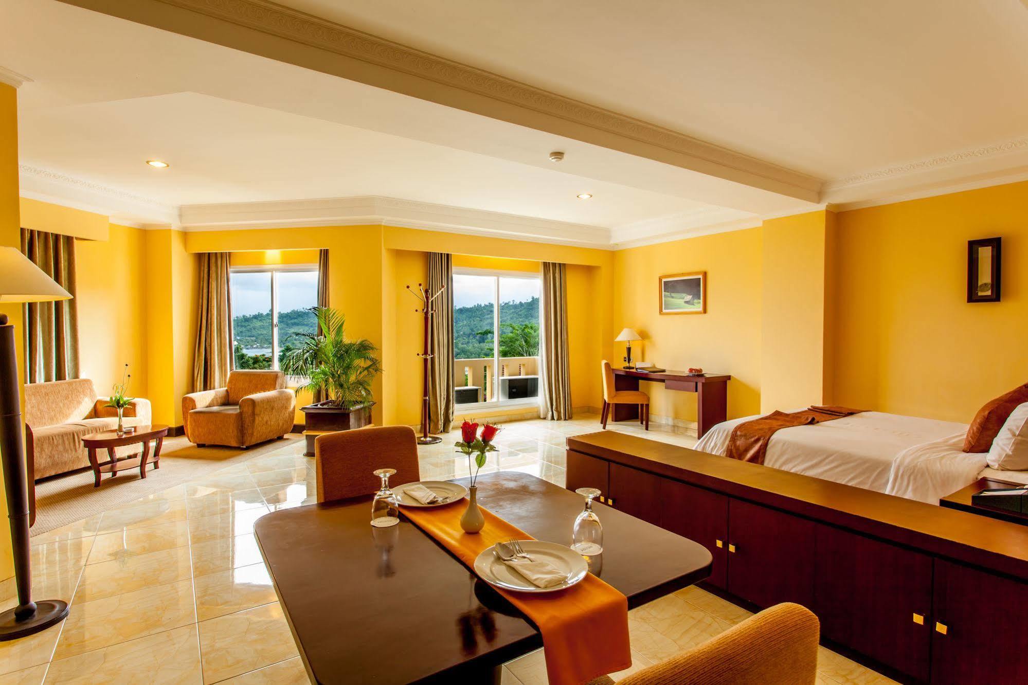 ASTON Niu Manokwari Hotel&Conference Center Exterior foto